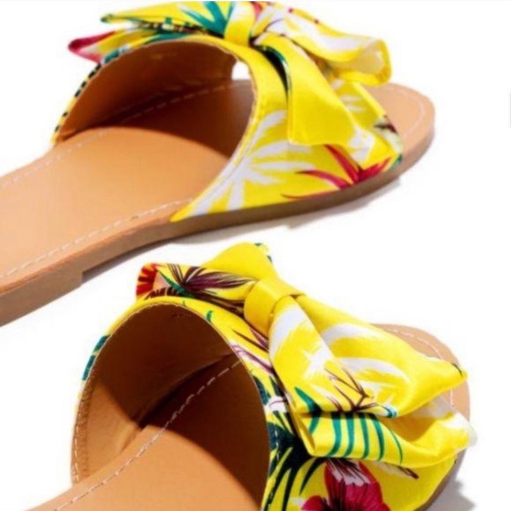 Yellow Floral Slide - Picture 3 of 6
